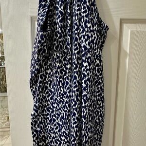Tommy Bahama Island Zone Blue/ White Patterned Dress w/built in bra and pockets.